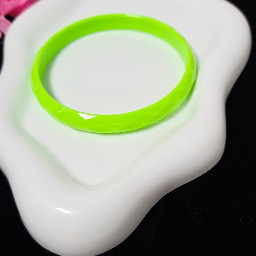 Neon Green Faceted Acrylic Bangle Bracelet | Y2K Candy-Color Blacklight Glow
